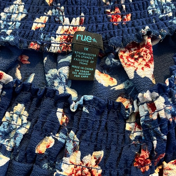 RUE 21+ Navy Blue Floral Over the Shoulder Plus Size Women’s Top Size 1X - Picture 4 of 4